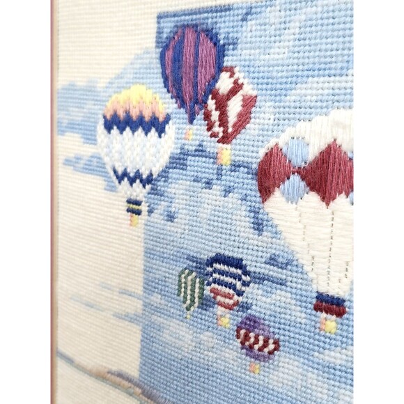 Vintage Handmade Needlepoint /Crewel Framed 15" x 19" Hot Air Balloon Picture - Picture 4 of 16